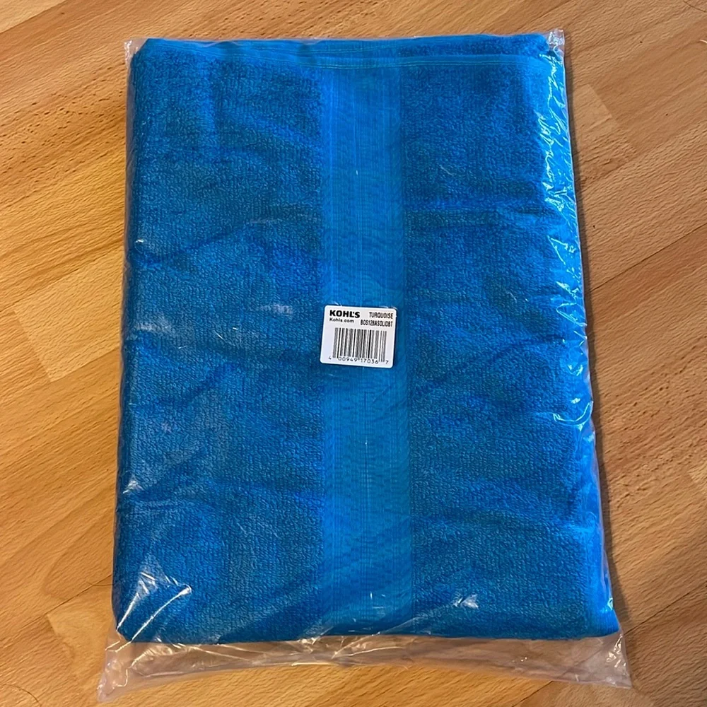The Big One® Solid Bath Towel Turquoise
